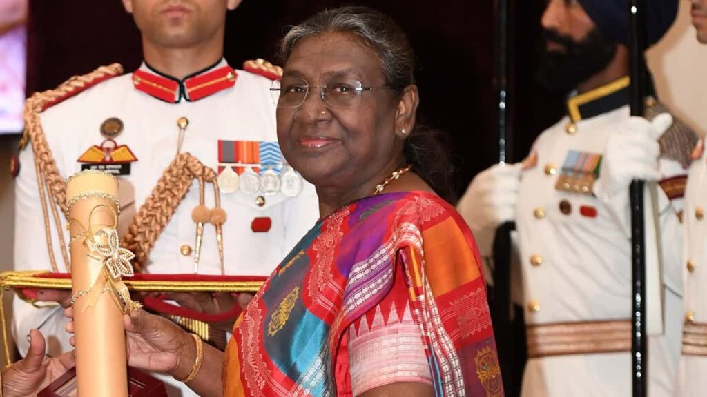 Padma Awards 2026 : राष्ट्रपति द्रौपदी मुर्मू ने नई दिल्ली में दिए 131 पद्म सम्मान