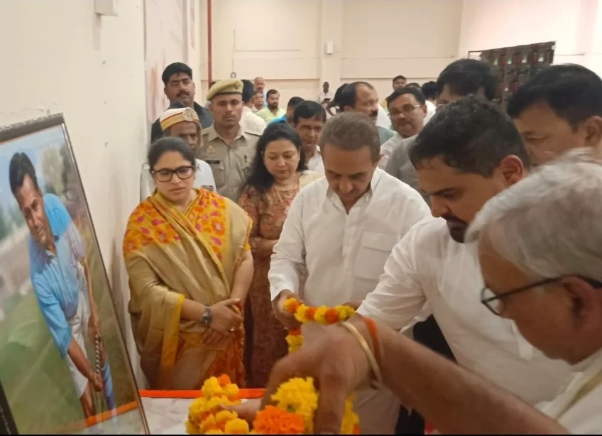 गोण्डा: मेडिकल कॉलेज परिसर में अमर बलिदानी महाराजा देवी बक्श सिंह की प्रतिमा का भव्य अनावरण गोण्डा: मेडिकल कॉलेज परिसर में अमर बलिदानी महाराजा देवी बक्श सिंह की प्रतिमा का भव्य अनावरण