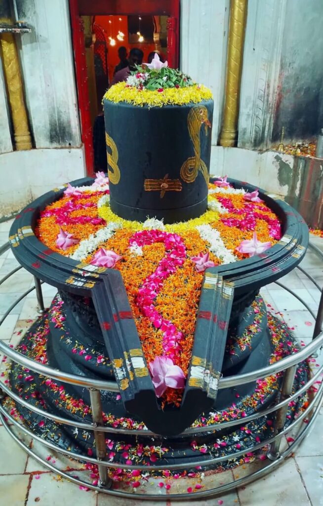 गोंडा : सावन में बाबा पृथ्वीनाथ धाम पर उमड़ता आस्था का सैलाब