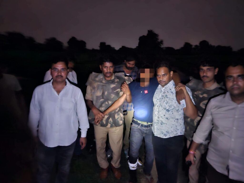 गोंडा: पुलिस मुठभेड़ में गोली लगने के बाद 25 मुकदमों वाला शातिर बदमाश गिरफ्तार गोंडा: पुलिस मुठभेड़ में गोली लगने के बाद 25 मुकदमों वाला शातिर बदमाश गिरफ्तार