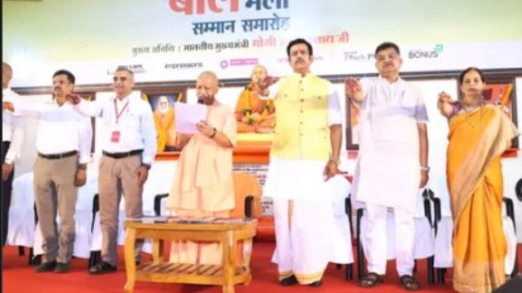यूपी इंटरनेशनल ट्रेड शो में दिखा यूपी का सामर्थ्य, चार दिनों में ₹5,500 करोड़ के कारोबारी समझौते यूपी इंटरनेशनल ट्रेड शो में दिखा यूपी का सामर्थ्य, चार दिनों में ₹5,500 करोड़ के कारोबारी समझौते